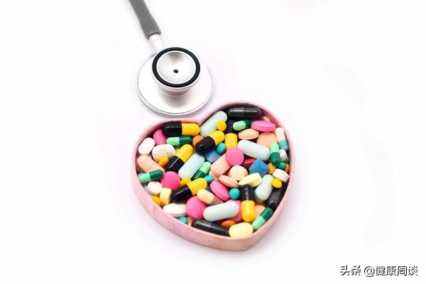非布司他国内大降价，“痛风神药”效果好但有风险，患者谨记2点