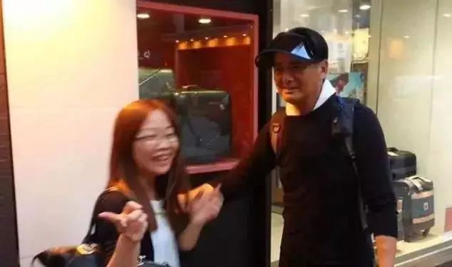 182的身高，迷人的微笑。一等的人品，一等的演技。他就是发哥