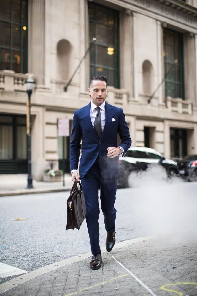 男人穿西服皮鞋怎么选,男人穿皮鞋成熟穿搭