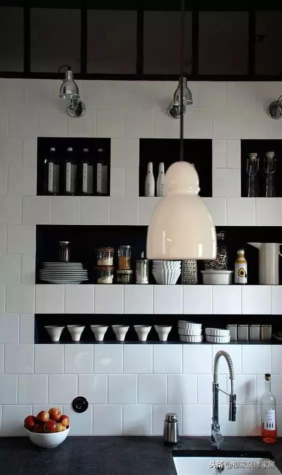 卫生间墙壁掏洞感觉打到隔壁了,卫生间墙掏个洞放垃圾桶