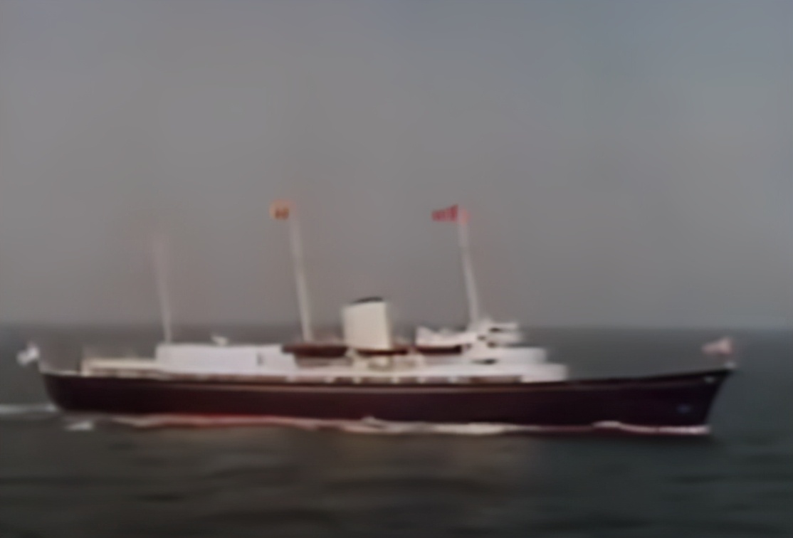 英女王下令封杀50年!王室私生活*片禁**遭泄露,百万人在线吃瓜