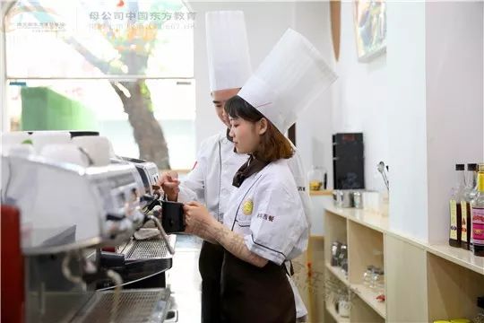 开一家饮料公司能赚多少钱,怎么开一家奶茶饮品店