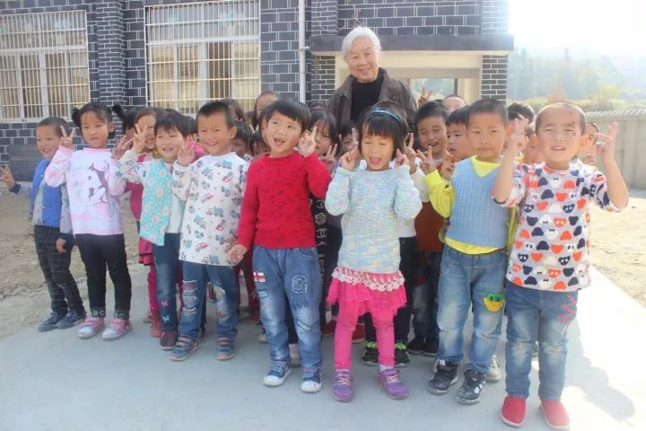 上海老太卖房拯救公司读书,上海老太太捐掉所有积蓄