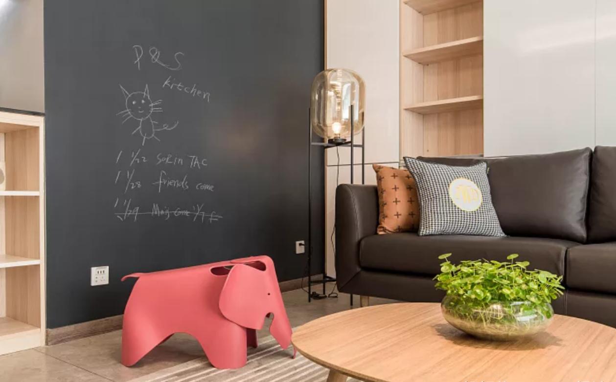 老公坚持装4米长电视柜，沙发墙“加厚”35公分，完工都夸他机智