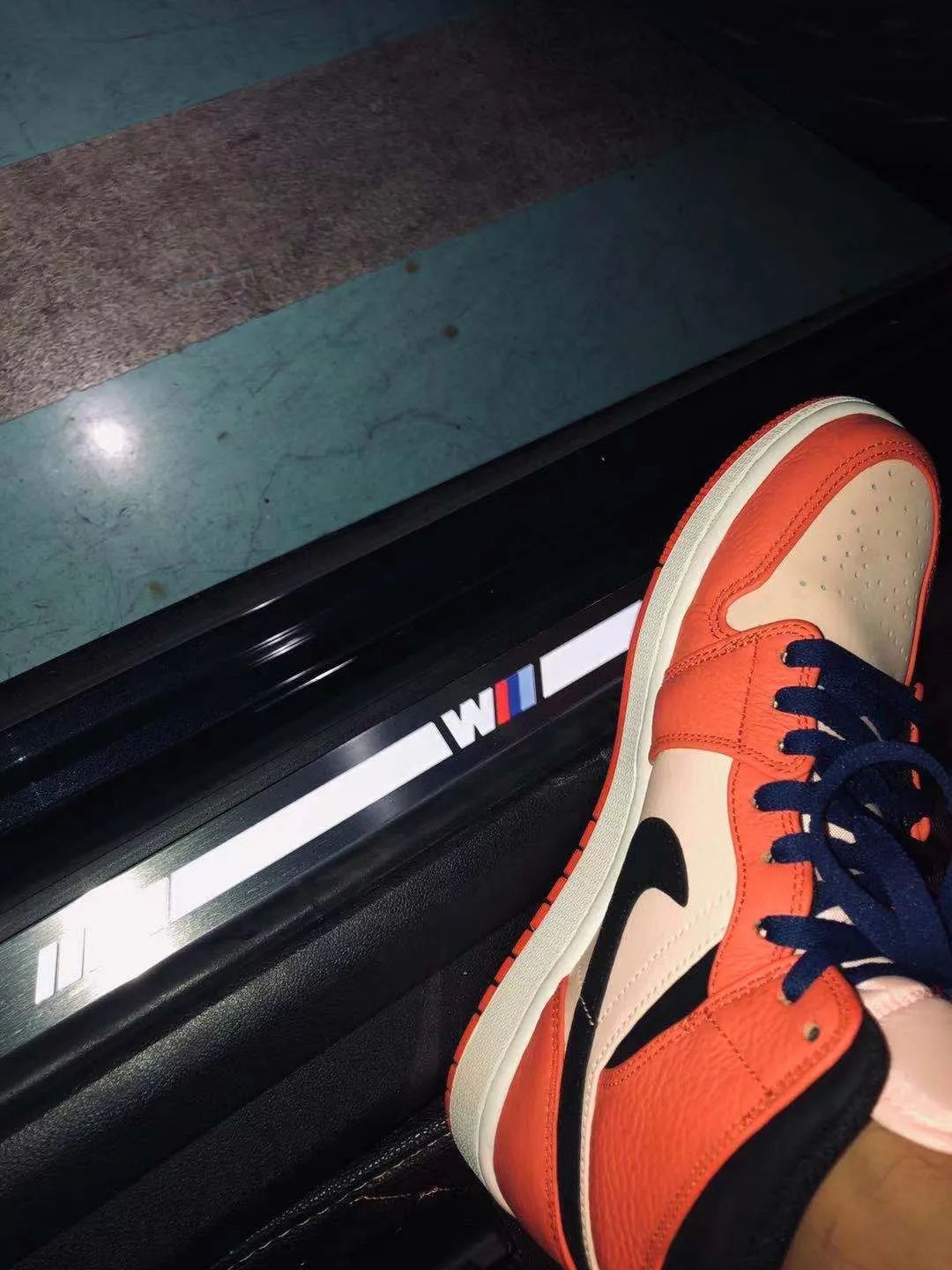 涨见识了!原来很多开宝马的都有一面鞋墙,穿的球鞋不上千就上万