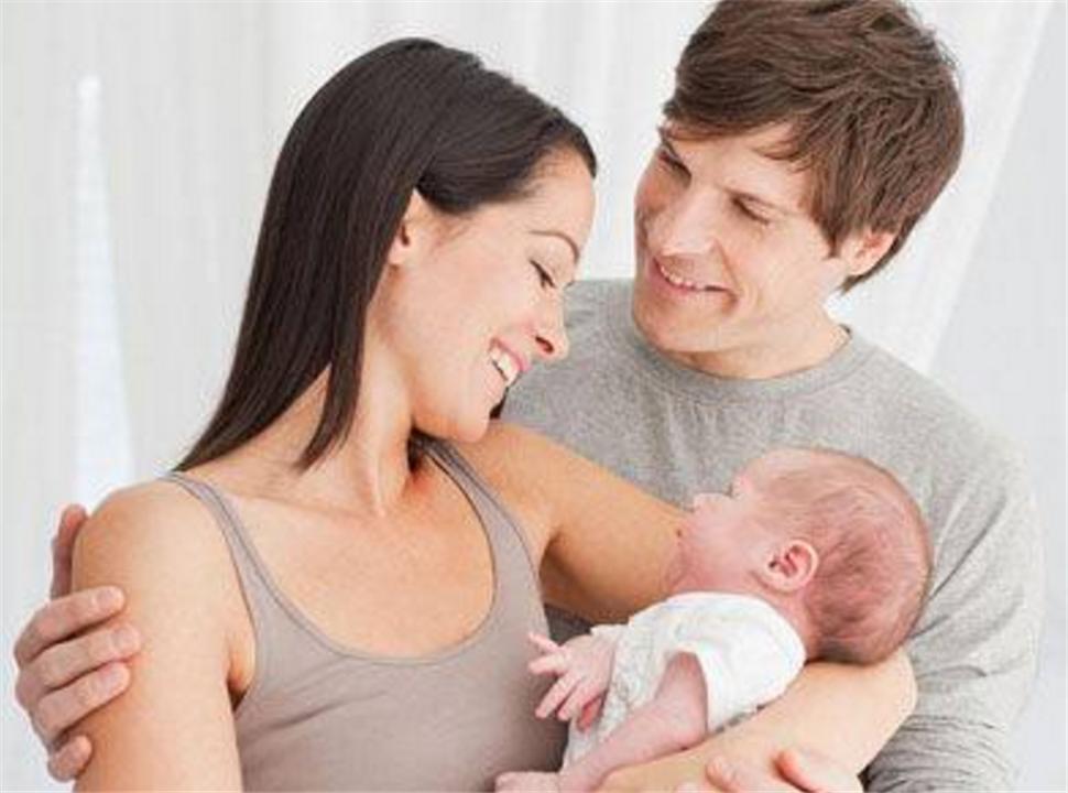 新手妈妈不会照顾宝宝宝宝老哭,新手妈妈不会抱孩子该怎么办