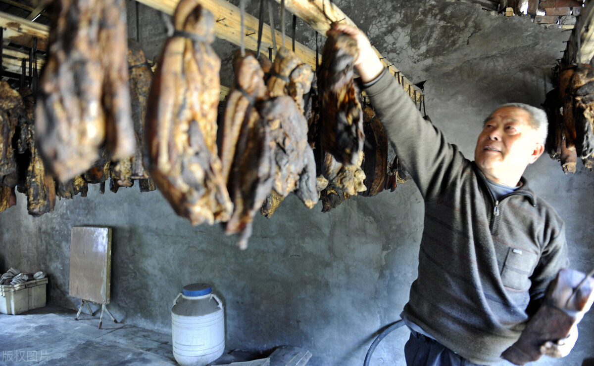 腊肉发霉了能看吗,腊肉发霉了怎么处理然后继续保存