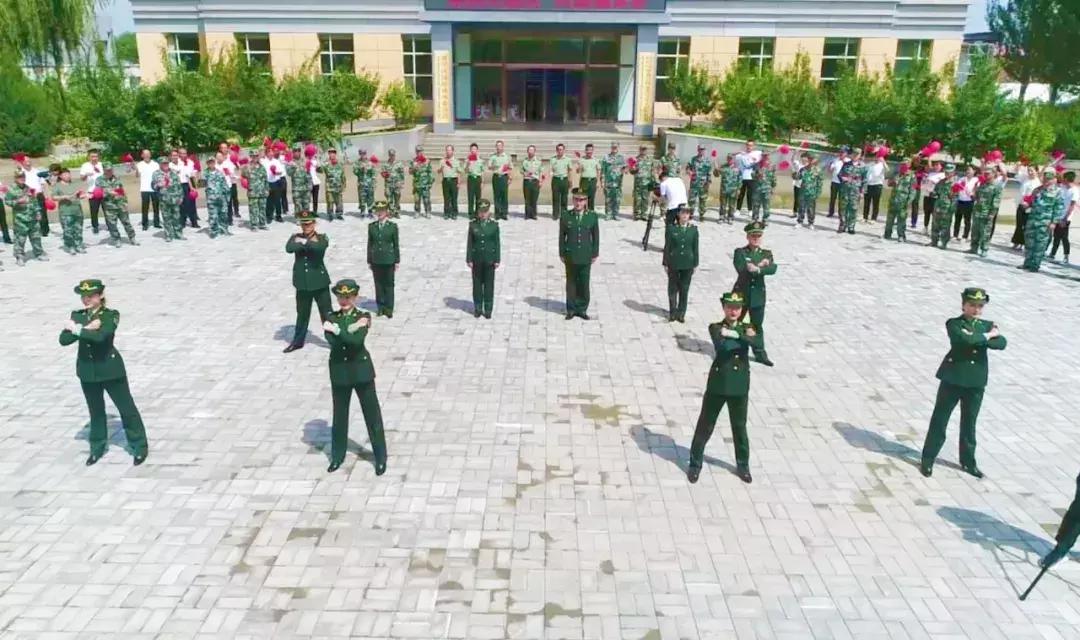 八一快闪赛罕区,八一军人风采视频