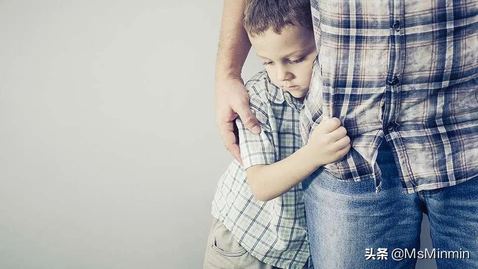 孩子有点懦弱胆小要如何教育,孩子改正了害羞胆小家长怎么鼓励