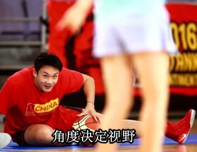 郭艾伦丁彦雨航王哲林,郭艾伦偷瞄啦啦队跳舞