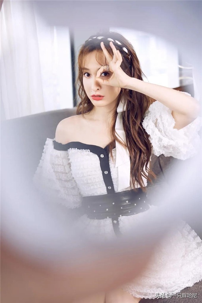 斜肩露半边肩衣服穿搭,夏天就要露肩