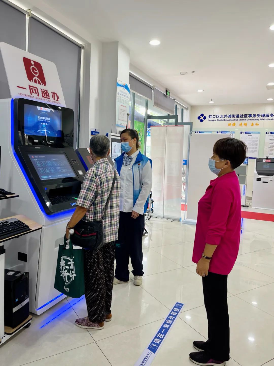 商场、银行、医院……听说这个姿势都很火？