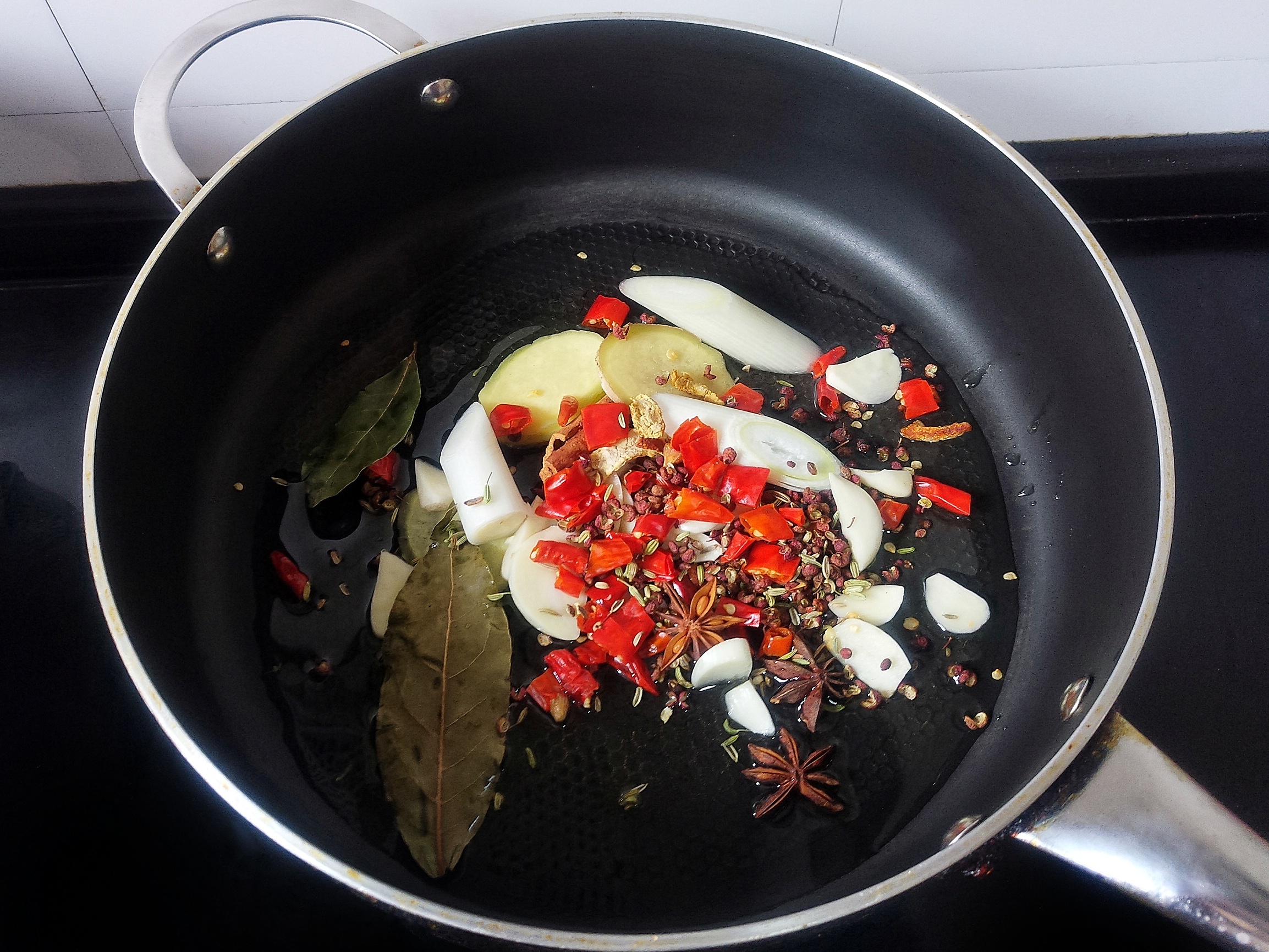 怎么卤鸭掌好吃又简单的做法,卤鸭掌怎么做视频教程