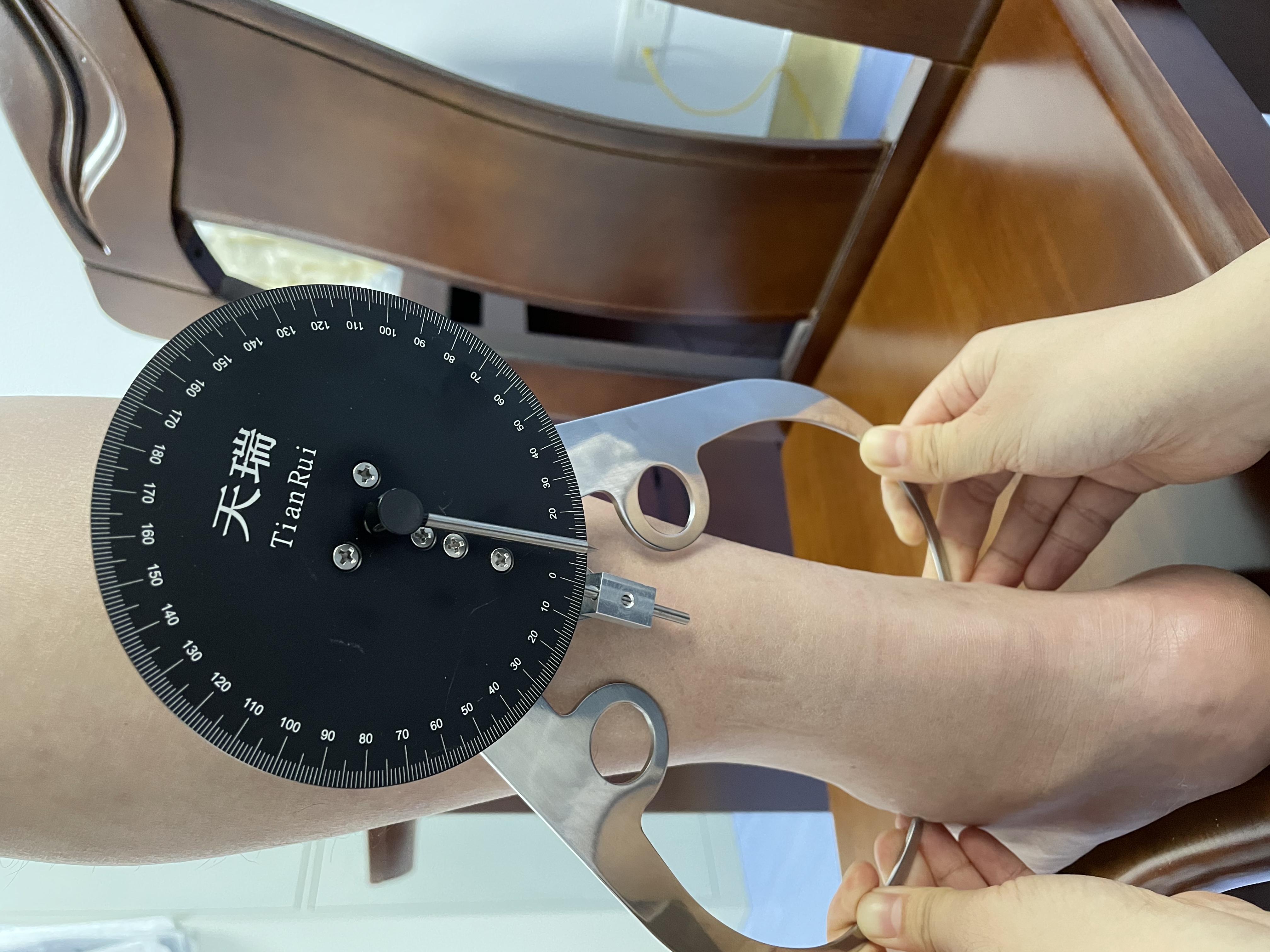 中医正骨手法复位踝关节视频,踝关节脱位中医正骨法