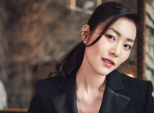 别再跟风了,别再整成网红脸了