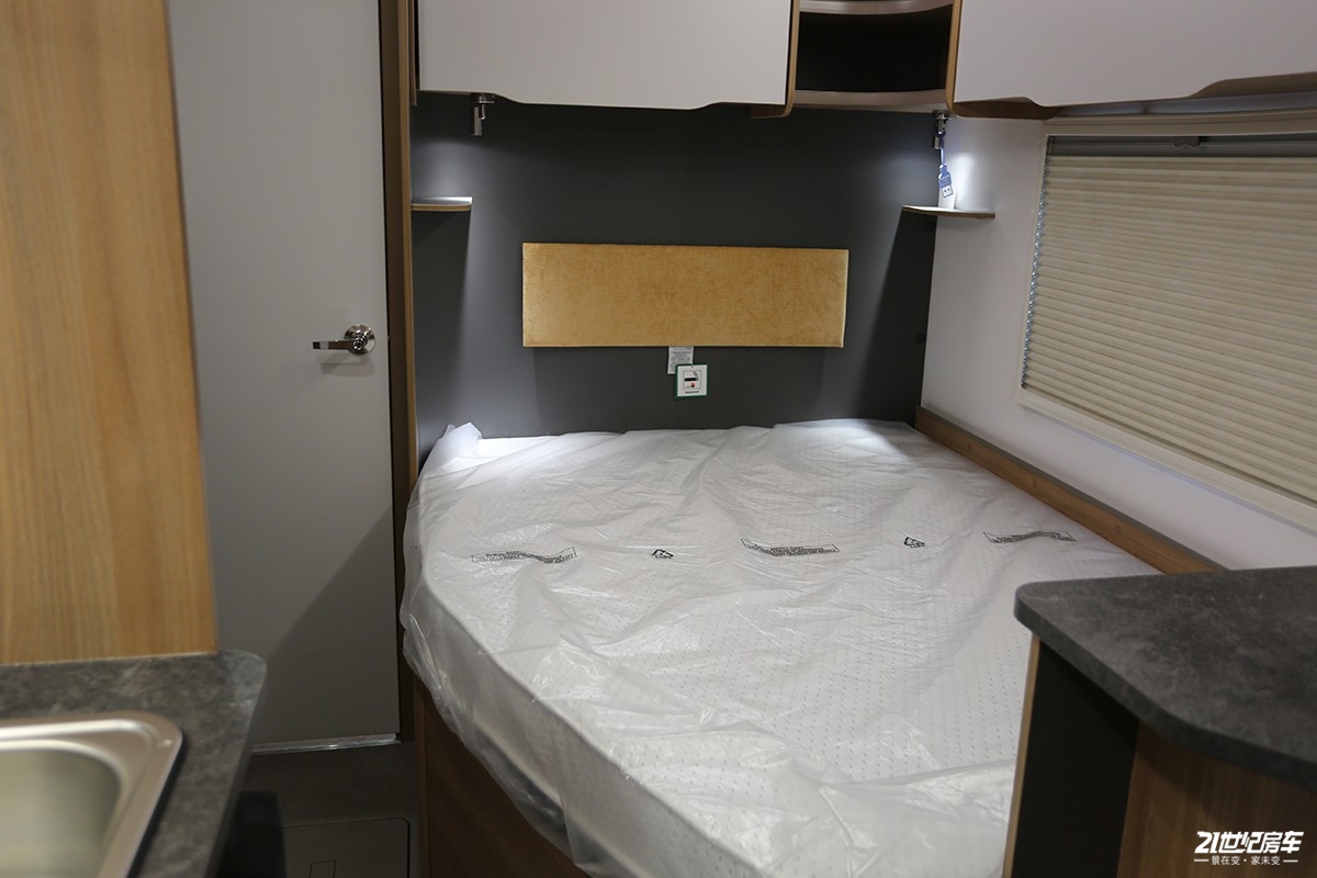 英国百丽d4,发现4拖挂式房车