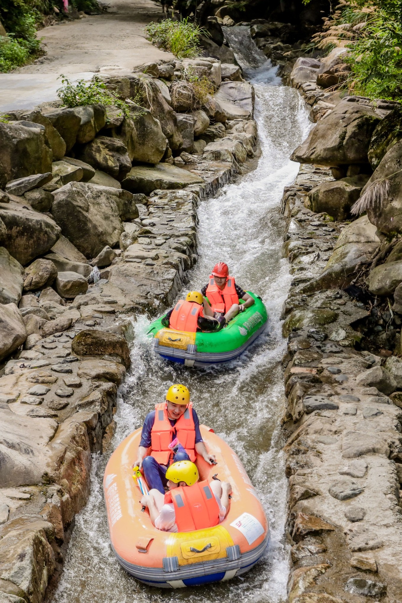 桐庐山湾湾漂流门票多少,桐庐山湾湾漂流景区在什么地方