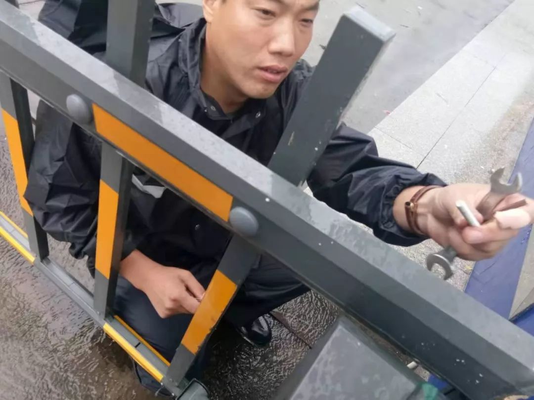 请守住善意谎言！挺过鬼门关的台州重伤辅警尚不知两名战友英勇牺牲