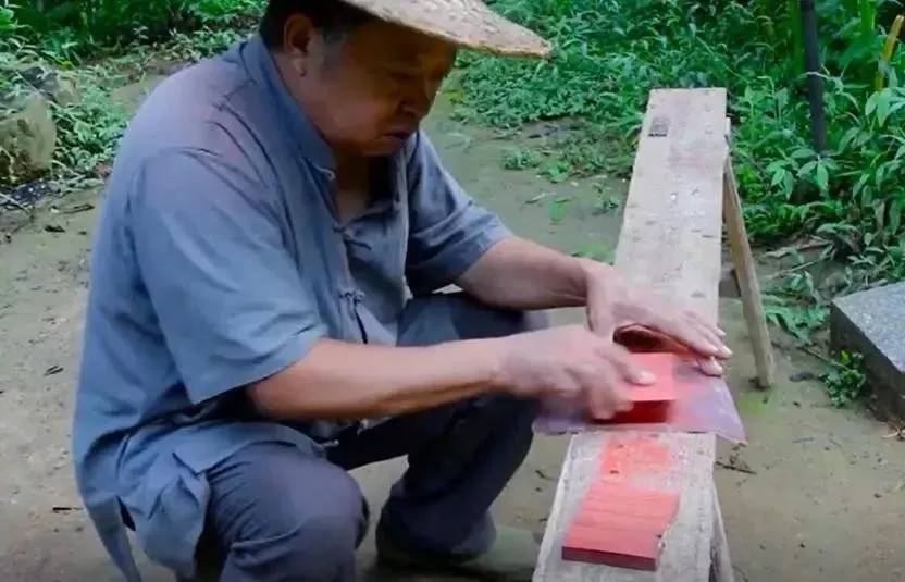 李子柒田园生活的魅力在哪里,当李子柒看到了不一样的田园生活