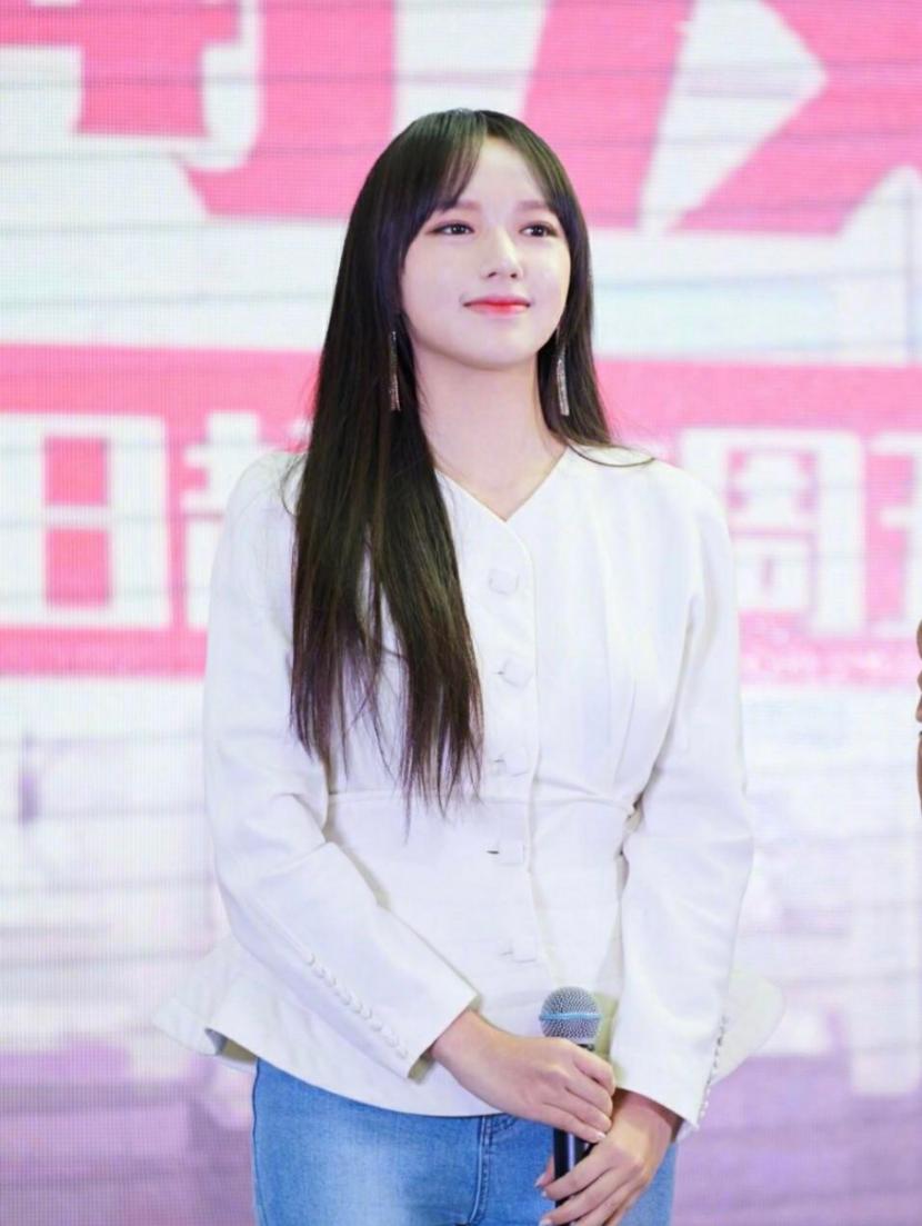 程潇同款甜酷风穿搭,程潇的机场穿搭时尚又显气场