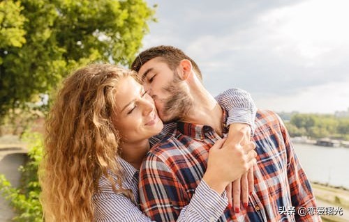 爱情的第三者该怎么办,怎么能平静的对待爱情里的第三者