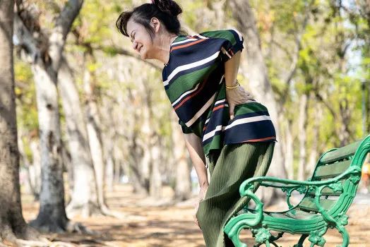 更年期骨质疏松吃什么钙片最好,更年期预防骨质疏松吃李子