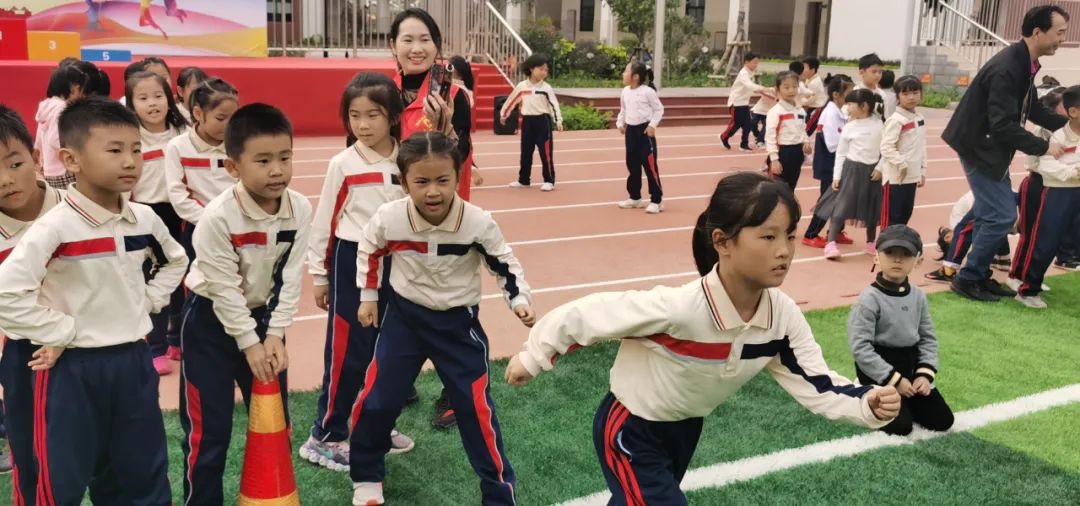 我们的校园3年级1班,我们的校园三年级下册