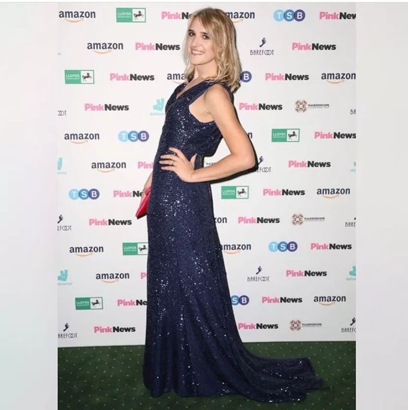 一对男女互换性别，一见钟情后生儿育女：有爱，性别有什么关系？