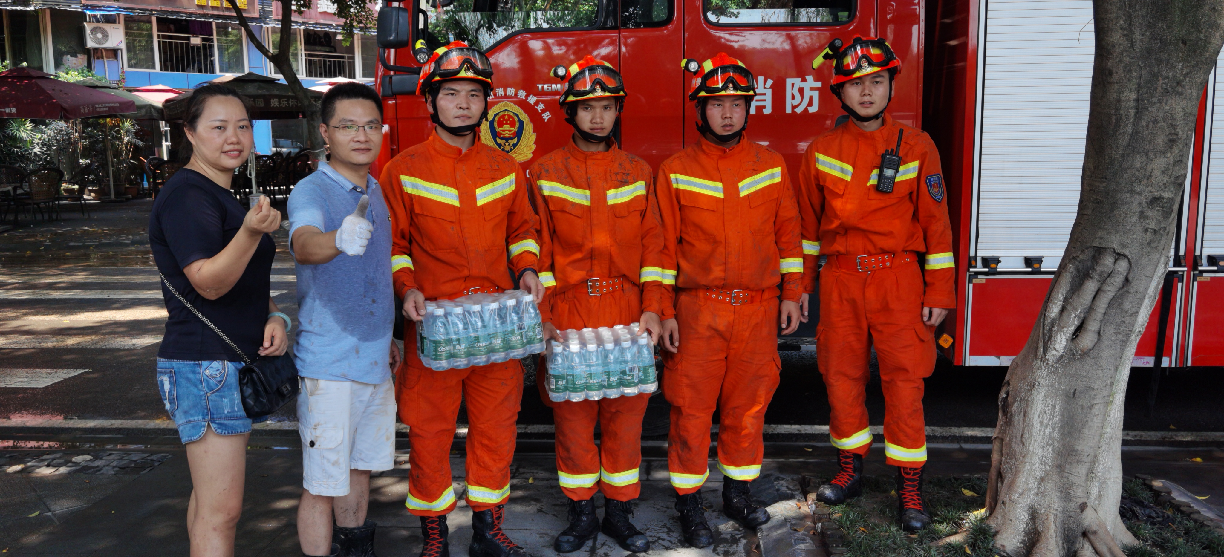 贵州*防队消**深夜集结驰援四川至今仍坚守抗洪一线
