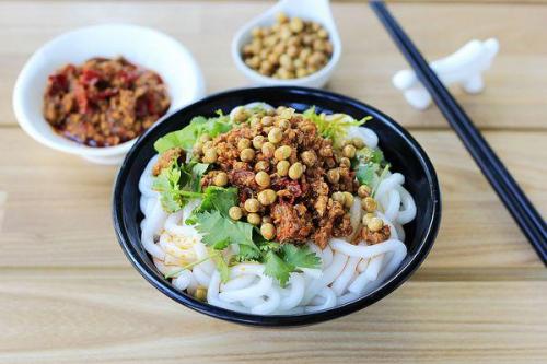 新疆爆辣炒米粉私藏美食大分享,吃爆辣新疆炒米粉合集