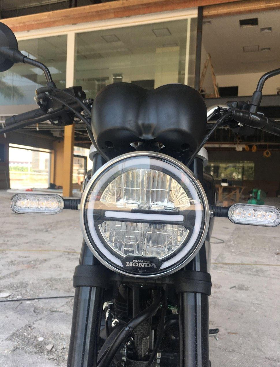 同事买了一辆日系车,同事买的摩托车