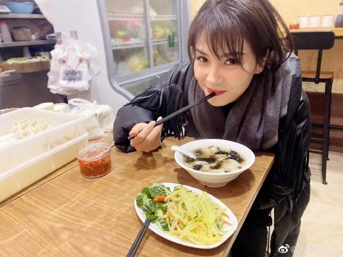 颧弓高脸型怎么改善,有泪沟可以通过调整脸型改善嘛