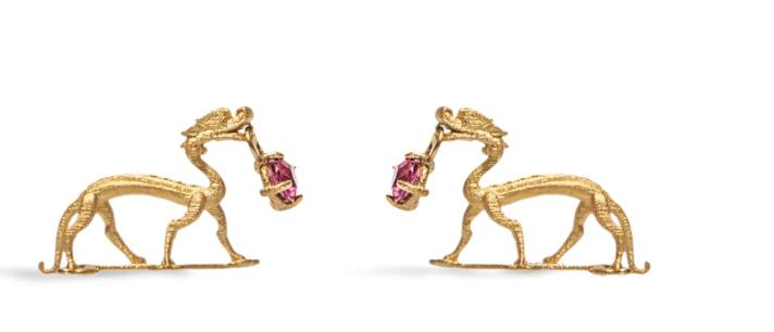 她设计的珠宝如画似景承包了你对美的所有渴求与遐想