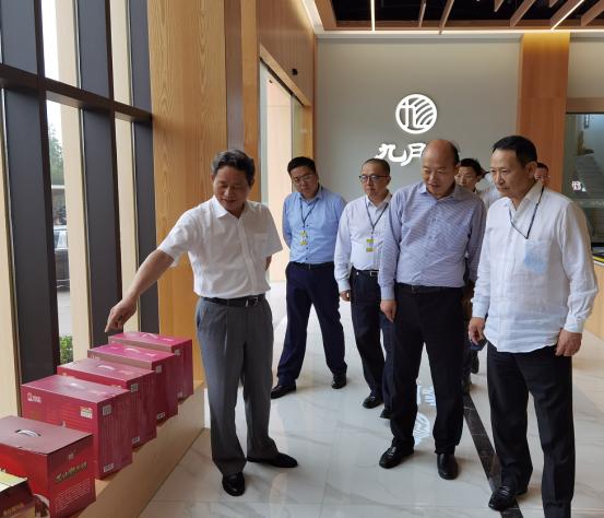 金鹰商贸集团王恒董事长一行考察苏食早餐公司