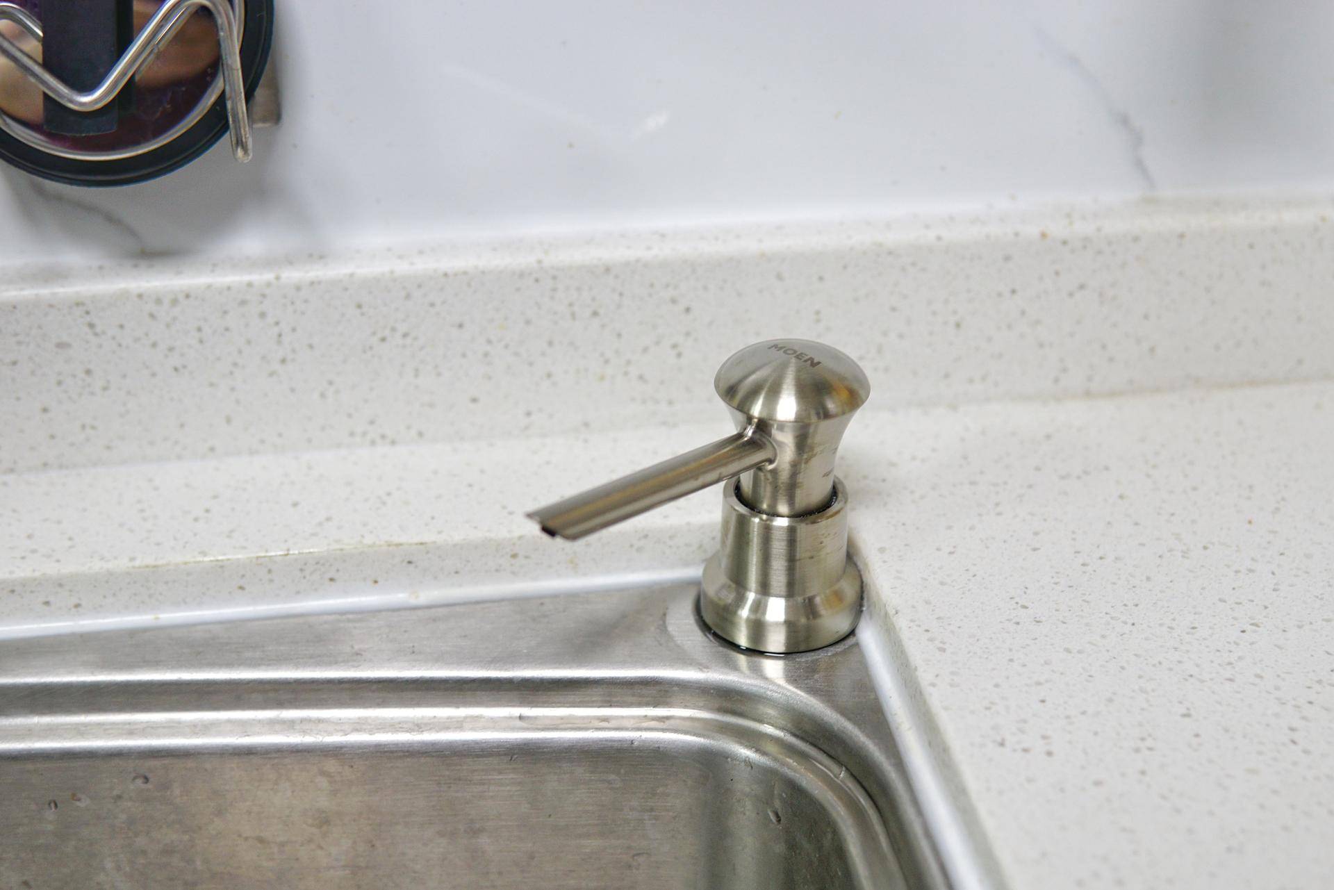 房价那么贵一点也不能浪费,台面净热一体净水机测评