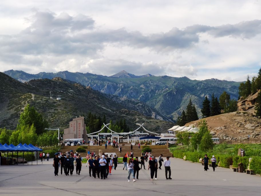 新疆天路可可托海,坐大巴从新疆去哈萨克斯坦