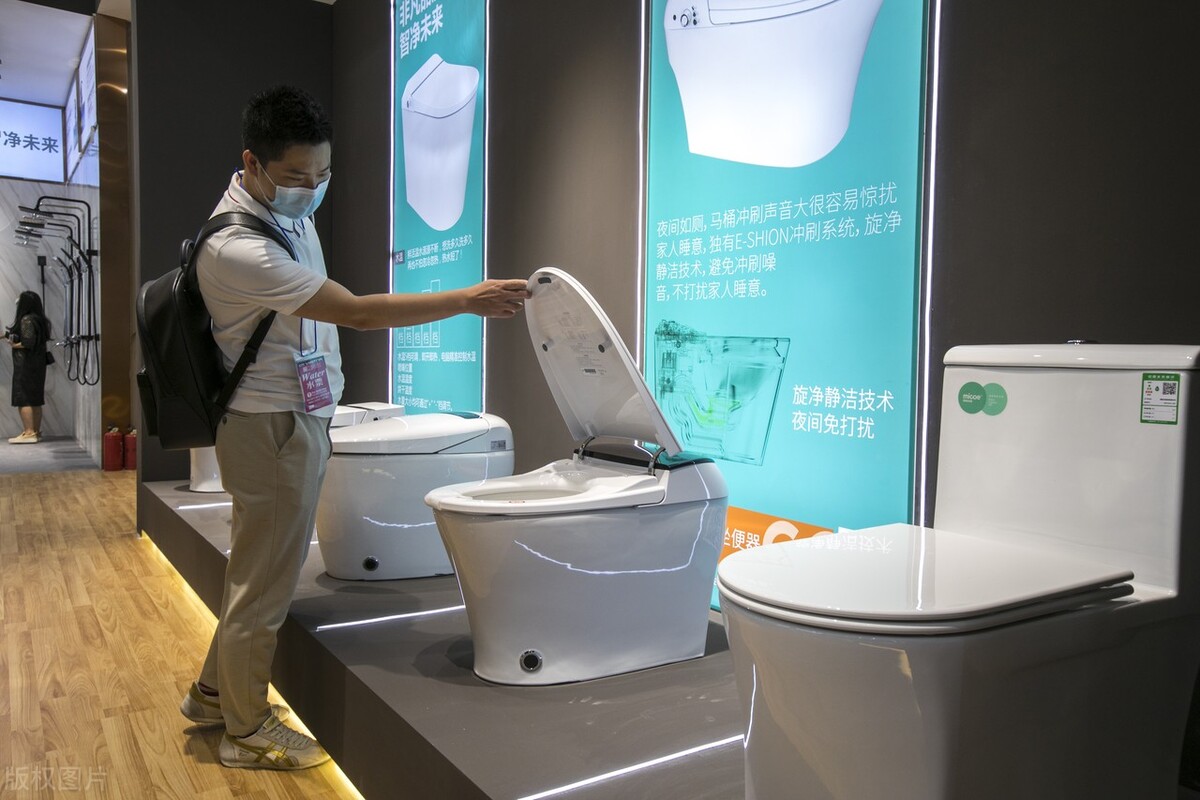 想买智能马桶又担心用不习惯,智能马桶为什么要买无水箱的