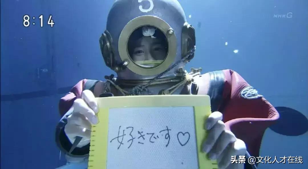 遛狗师年薪30万?剥虾师、收纳师……现在年轻人赚钱路子太野