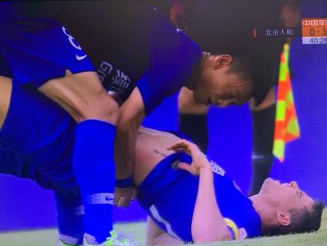 性欲！太强！不晃，会被撞到地上！亚冠！我们来啦