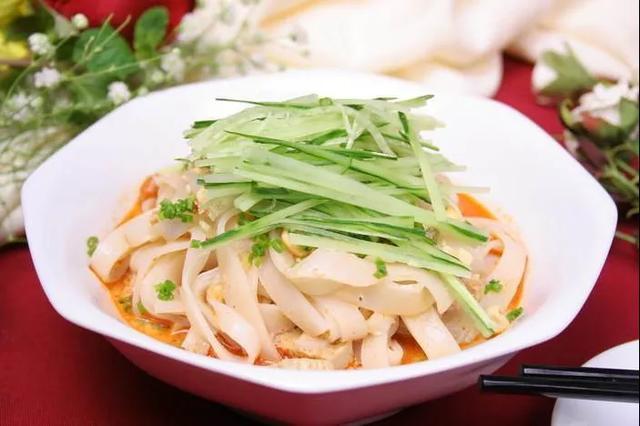 用小麦淀粉制作凉皮的方法,如何用小麦淀粉做凉皮