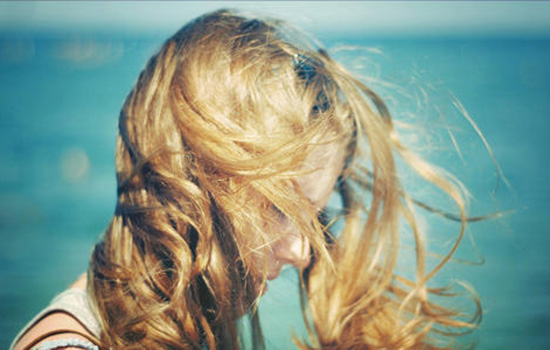 头发毛躁做软化好还是矫正好,男生头发干枯毛躁怎样软化