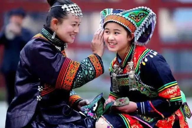 贵州用苗语怎么说,贵州少数民族语言口语