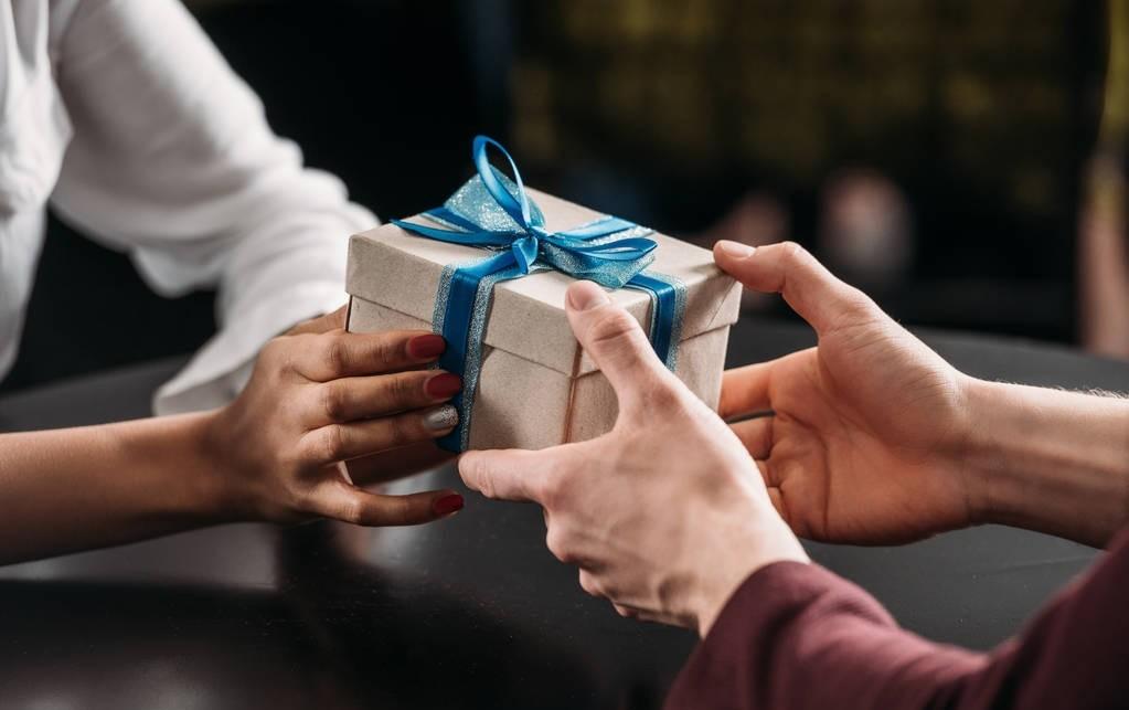 高手间送礼,送礼不送烟酒茶还能送什么