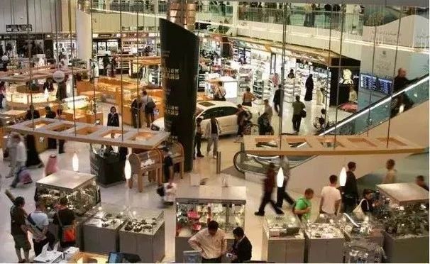 贵的离谱!机场免税店这些商品不比商场便宜?专家建议...