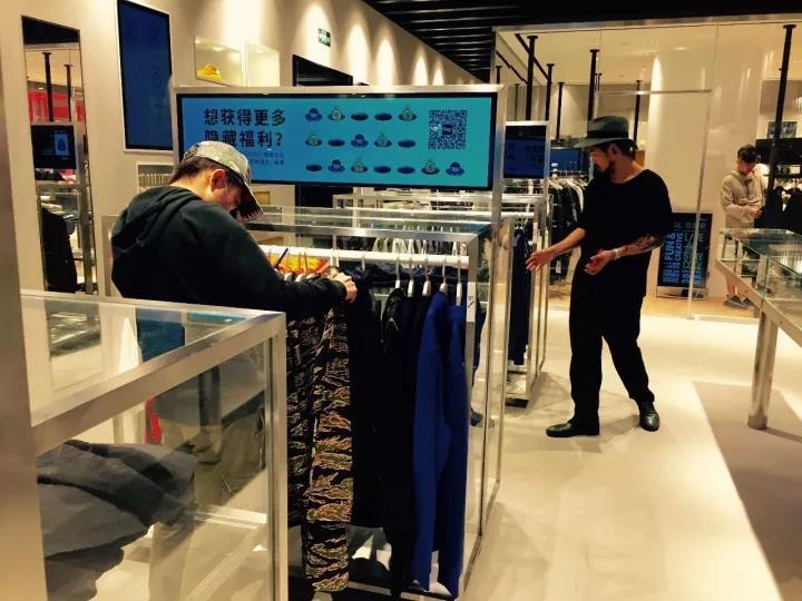 媒体+零售线上线下一体的Yoho集合店，年轻潮人们的集合地！