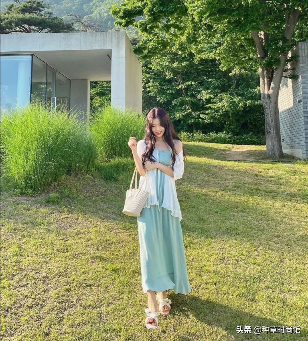 圆头羊皮凉鞋真皮凉鞋今夏最洋气,今夏最值得入手的4双网红凉鞋