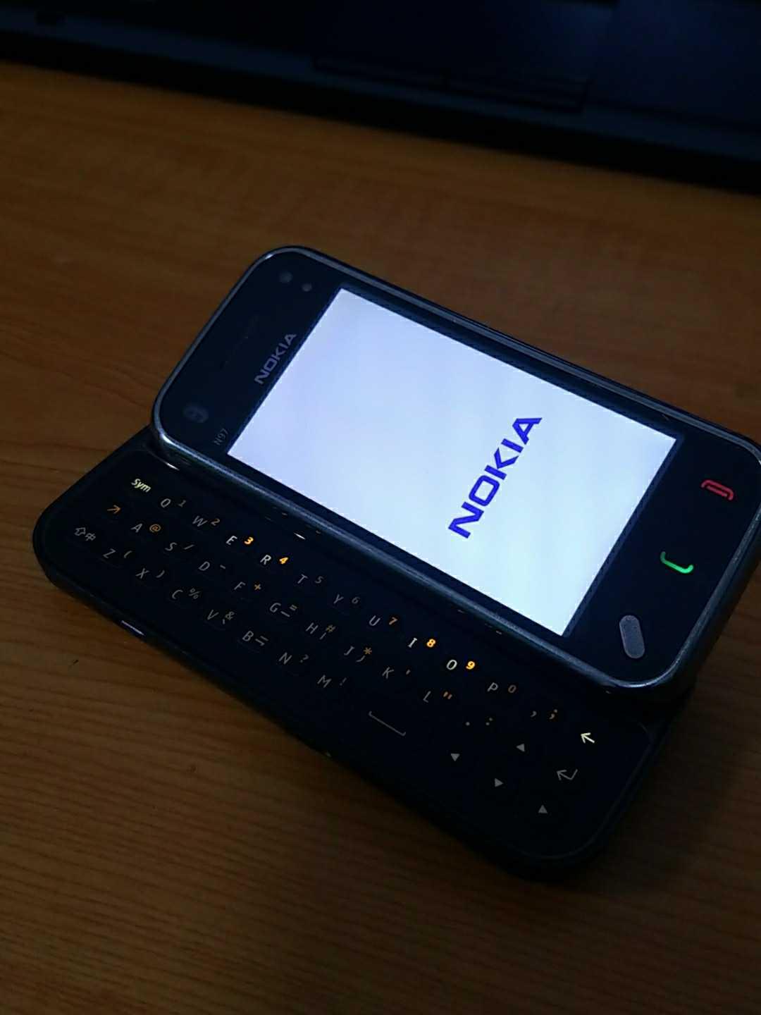 十年后掏出这部“诺记机皇”,电阻屏体验太糟心了,指甲都扣断了