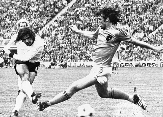 官方认证的球王条件,梅德韦杰夫登顶球王的条件