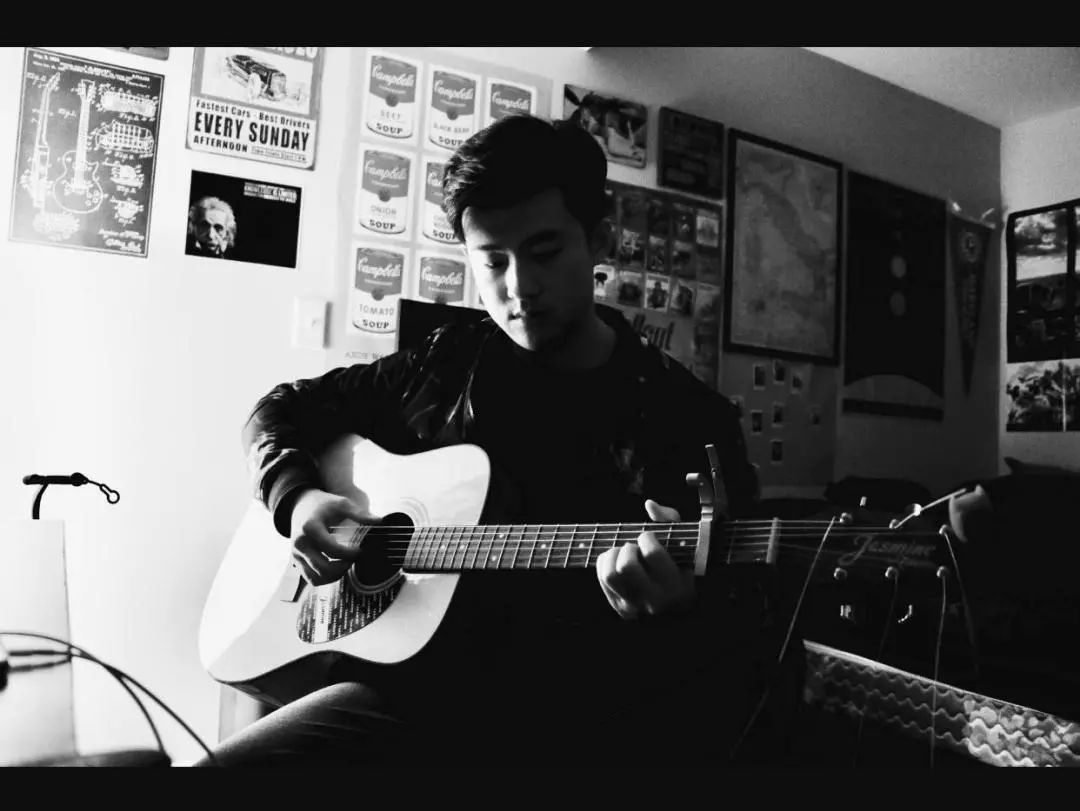 七月念“雀”，意思是七月像小鸟一样飞走了