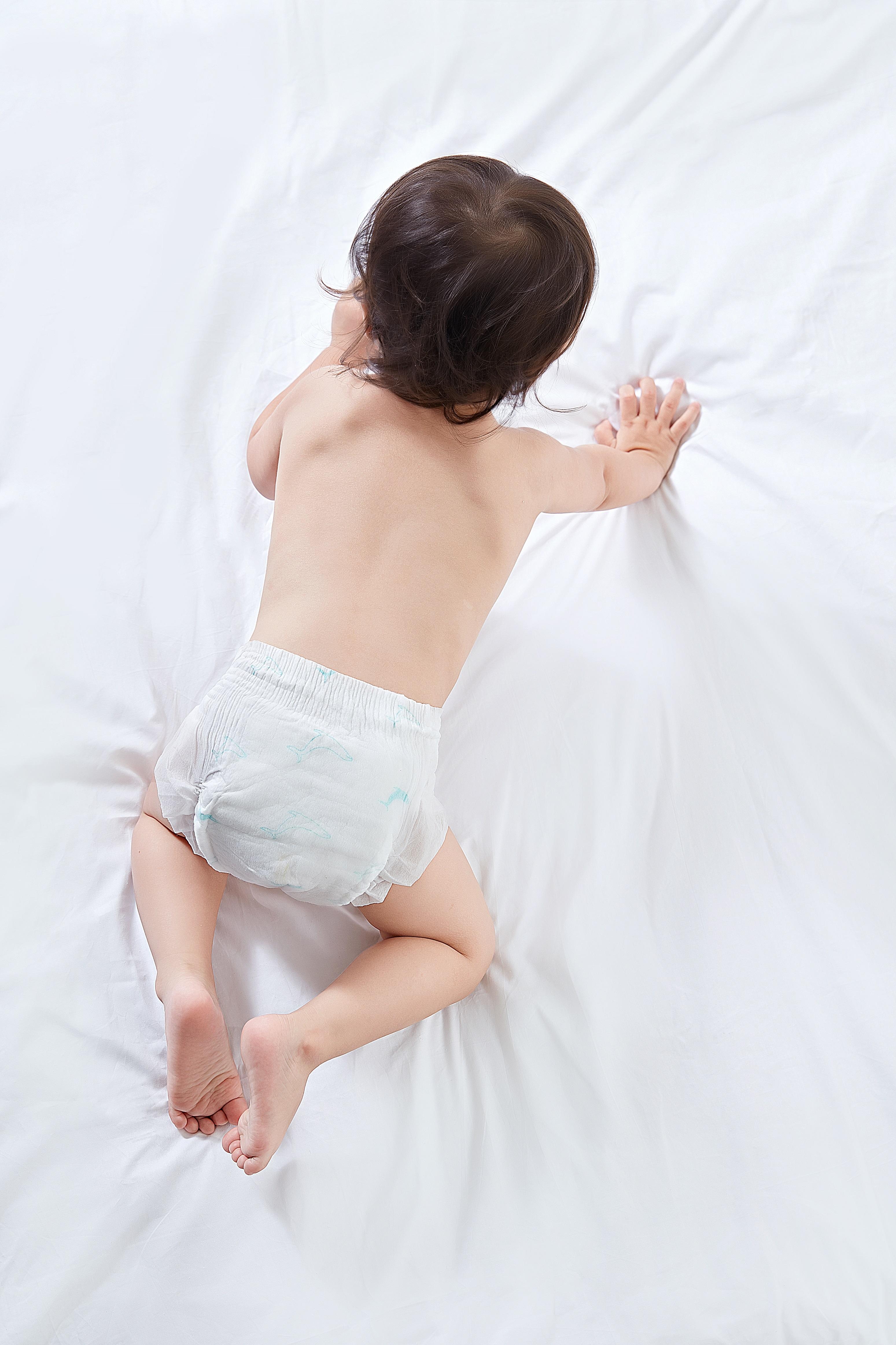 宝宝红屁股哭闹怎么办,宝宝屁股忽然很红一直哭闹怎么办